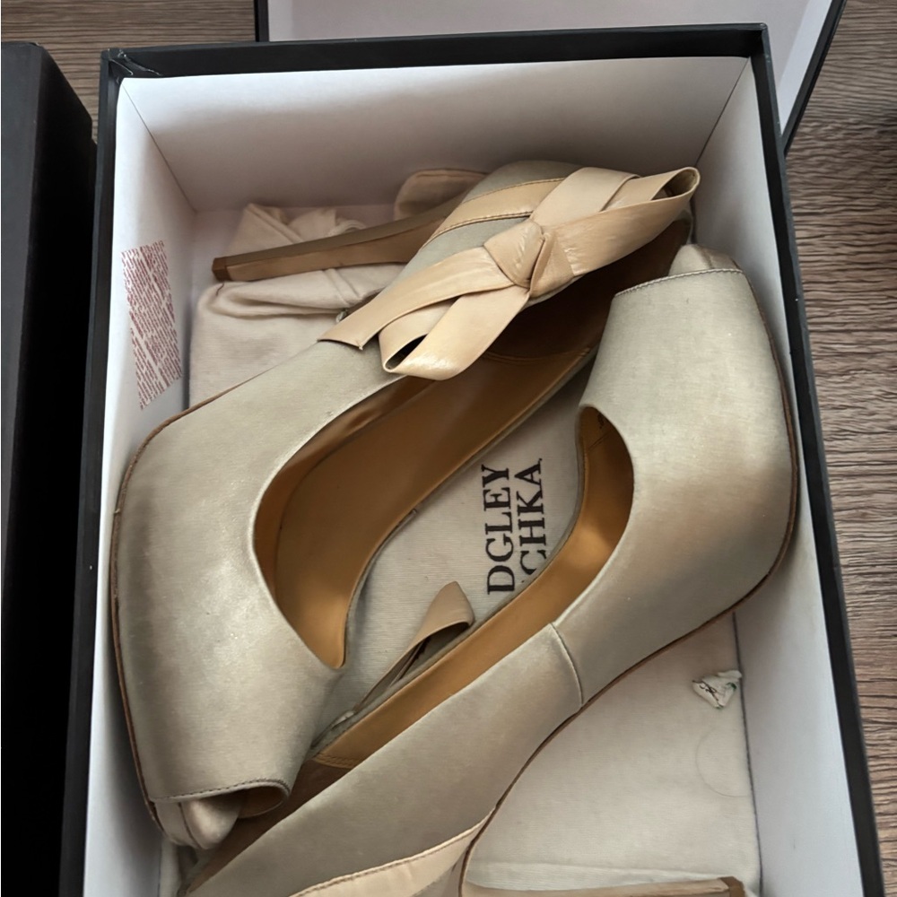 Badgley Mischka Beige Peep-Toe Heels with Bow